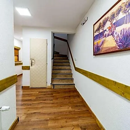 Palazzo -ubytovanie S Restauraciou 3*