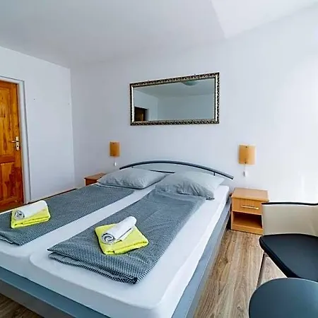 Palazzo -ubytovanie S Restauraciou 3*