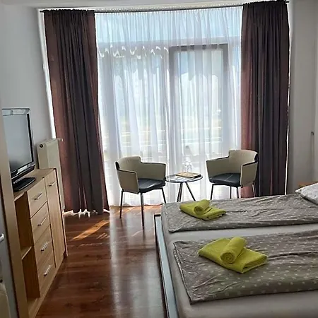 Palazzo -ubytovanie S Restauraciou Liptowski Mikułasz