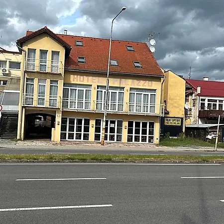 Palazzo -ubytovanie S Restauraciou