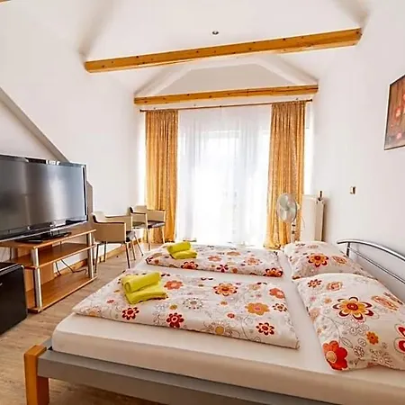 Palazzo -ubytovanie S Restauraciou Hotel